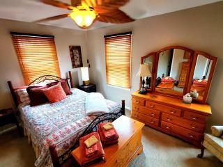 Easy Walk to Steelers and Pirates - 4