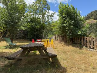 Gite LES SOURCES, 9 pers, 11 couchages - Arlempdes, classé un des plus beaux villages de France - 1