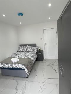 93 New Road - Harmondsworth - 8