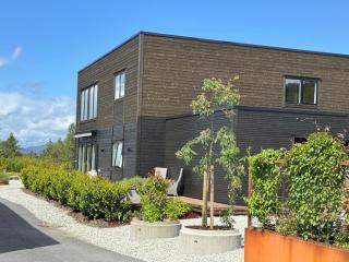 Exclusive penthouse apartment near the sea and nature - Sæbøvik - 8