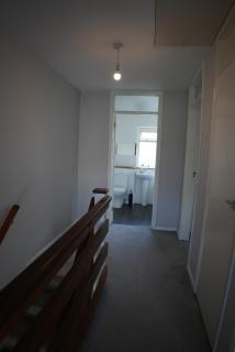 4 Bed House - Free Parking - 8 min LGW Airport - 4