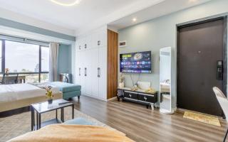 Pool, Gym, Mini-Market, Free Parking & King Bed - 4