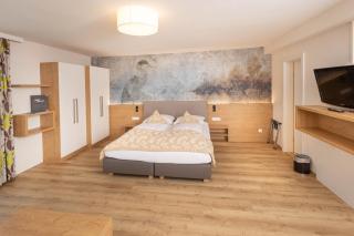 Hotel Garni Wurzer - Velden am Wörthersee - 8