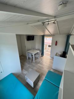 Mobil home familial avec terrasse et bord de mer - 1