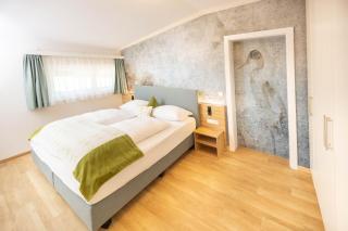 Hotel Garni Wurzer - Velden am Wörthersee - 2