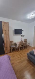 Deluxe Living - 2