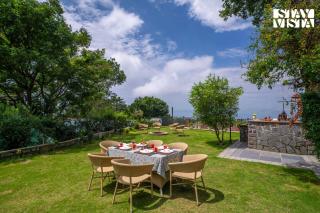 StayVista at Ellis Ville with Bonfire, Lawn - Kasauli - 8