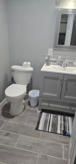 Cozy 3 BR getaway near Downtown - 7