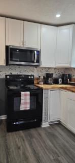 Cozy 3 BR getaway near Downtown - Columbus - 8