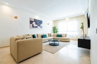 cozy living, Chic 3BR appartement with parking! - 5