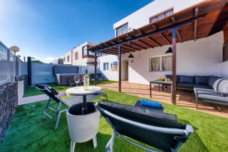 Villa Flaminia - Jacuzzi and Foosball - Just 400m from the Beach By Lanzarote Vacation Homes - 9