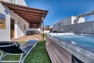 Villa Flaminia - Jacuzzi and Foosball - Just 400m from the Beach By Lanzarote Vacation Homes - Puerto del Carmen - 8