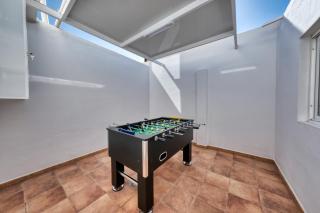 Villa Flaminia - Jacuzzi and Foosball - Just 400m from the Beach By Lanzarote Vacation Homes - Puerto del Carmen - 4