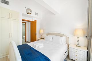 Modern 1BR with Marina Views, Pool, Gym, Near Beach - 1