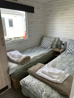 Adventure Van 6 berth St Osyth Beach Park - Saint Osyth - 7