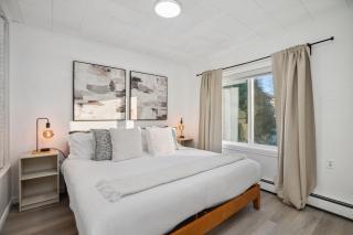 Spacious 3BR Family Home with Yard and Street Parking for 8 - Vancouver - 9
