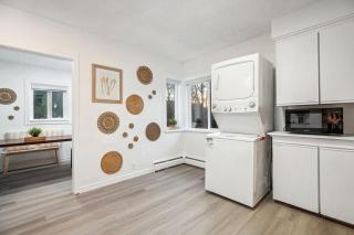 Spacious 3BR Family Home with Yard and Street Parking for 8 - Vancouver - 6
