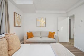 Spacious 3BR Family Home with Yard and Street Parking for 8 - 3