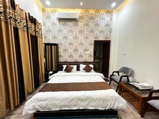 JB SQUARE RESORT - Ayodhya - 4