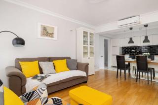 Air Conditioned Apartment in Cracow with Parking, Desk and Bathtub by Noclegi Renters - Krakow - 0