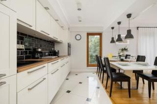 Air Conditioned Apartment in Cracow with Parking, Desk and Bathtub by Noclegi Renters - 3