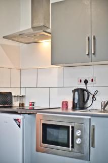 Studio for 2 in Poplar London E14 - 5