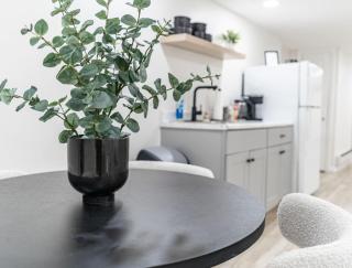 Petite 2BR Gem Mins to NYC Cafes Light Rail - Jersey City - 8