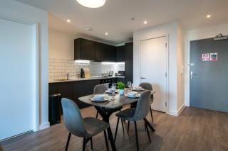 2-Bed Flat in Sports Hub - Walk to MUFC & Cricket - 9