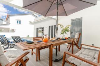 Valadares Pool Villa - Corroios - 2