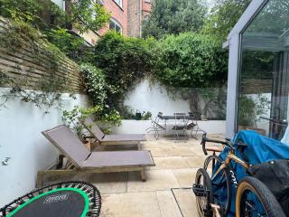 Beautiful Family Home Right By Hampstead Heath - London - 1