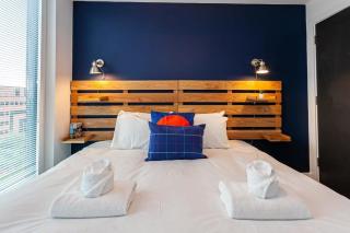 Modern & Spacious 2 Bed Apartment by Old Trafford - Manchester - 7