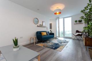 Modern & Spacious 2 Bed Apartment by Old Trafford - Manchester - 4