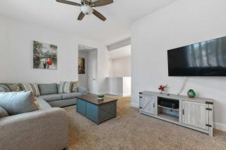 Resort-Style Escape in Davenport - 8