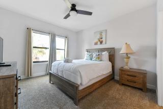 Resort-Style Escape in Davenport - 6