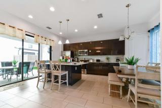 Resort-Style Escape in Davenport - 3