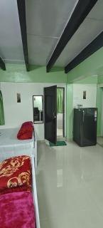 Harry's Bed and Breakfast1 - 7