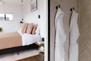 Kaipara Lodge - Luxury waterfront - 1