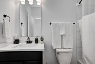 Downtown 1 mi Sleeps 6 wRooftop 3BR 4BED New built Modern Stylish Luxury - 2