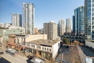 Modern Downtown Condo near Granville Street for 5 Guests - 9