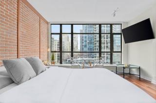 Modern Downtown Condo near Granville Street for 5 Guests - 7