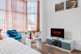 Leicester1BR-WiFi-ModernApt-Kitchen-Sleeps2 - 2