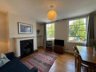Quaint 1BD Victorian Flat in Iconic Neighbourhood - Londen - 0