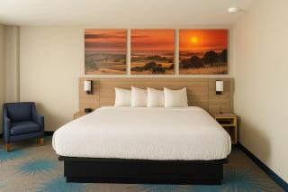 Days Inn & Suites by Wyndham Mt Pleasant - Mount Pleasant - 1