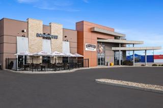 Days Inn & Suites by Wyndham Winkler - Winkler - 0