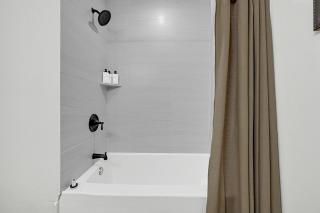 Modern Farmhouse Retreat 4BR 3BA Central HTX - Houston - 8