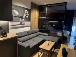B Luxury Studio City - 7