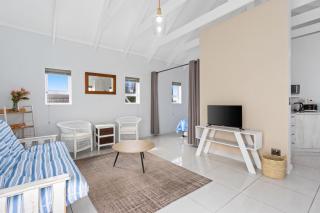 Golden Mile 104 by Host Agents - Britannia Bay - 2