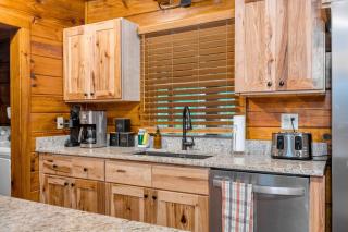 4 Cabins Sleeps 26 Hot Tubs Firepit Game Room Mtn Views Dudley Buyout - Pigeon Forge - 3