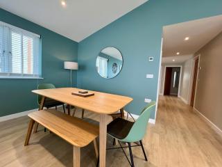 Stylish 3-Bed Seaview Retreat with Balcony - Steps from the Beach - Westward Ho! - 3