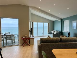 Stylish 3-Bed Seaview Retreat with Balcony - Steps from the Beach - Westward Ho! - 5